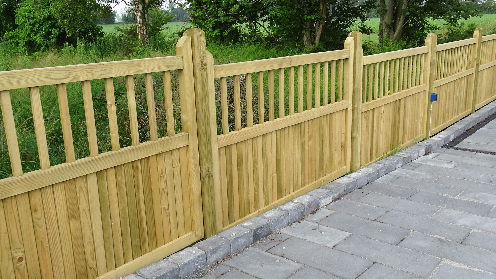 „Country Garden“ in elegantem Design aus druckbehandeltem Holz